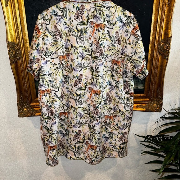 World Market Wild Cat and Leaf Print Tropical Button Up Sleep Shirt Size L - Picture 5 of 6